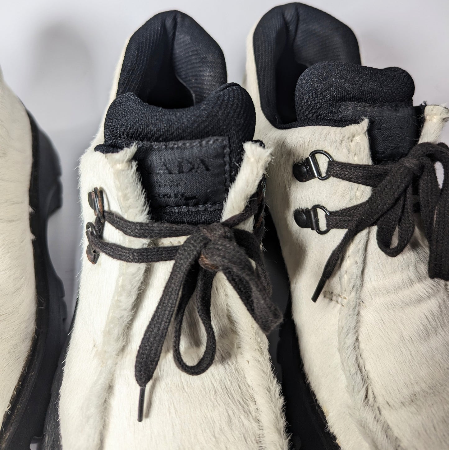 Boots Prada blanches en poils de poney - EU37|UK4|US6
