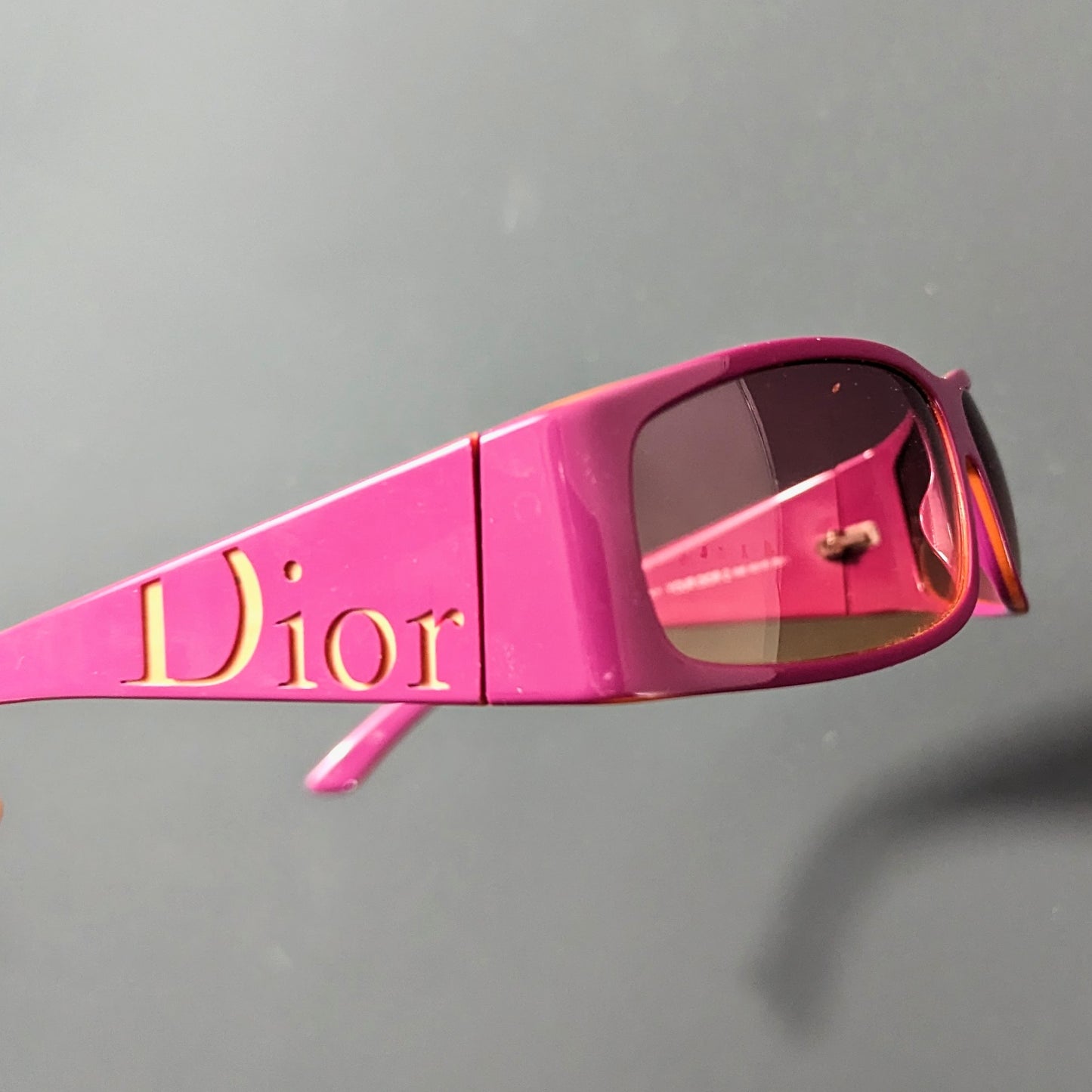 Lunettes de soleil logo “Your Dior 2” rose et orange Dior par Galliano.