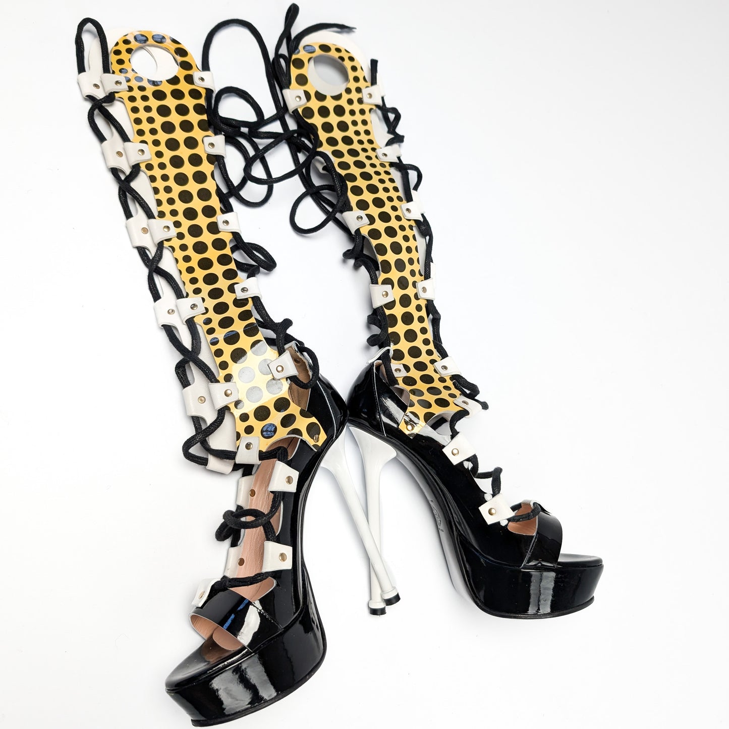 Sandales ouvertes à lien Versace S/S 2010 - EU37|4UK|6US