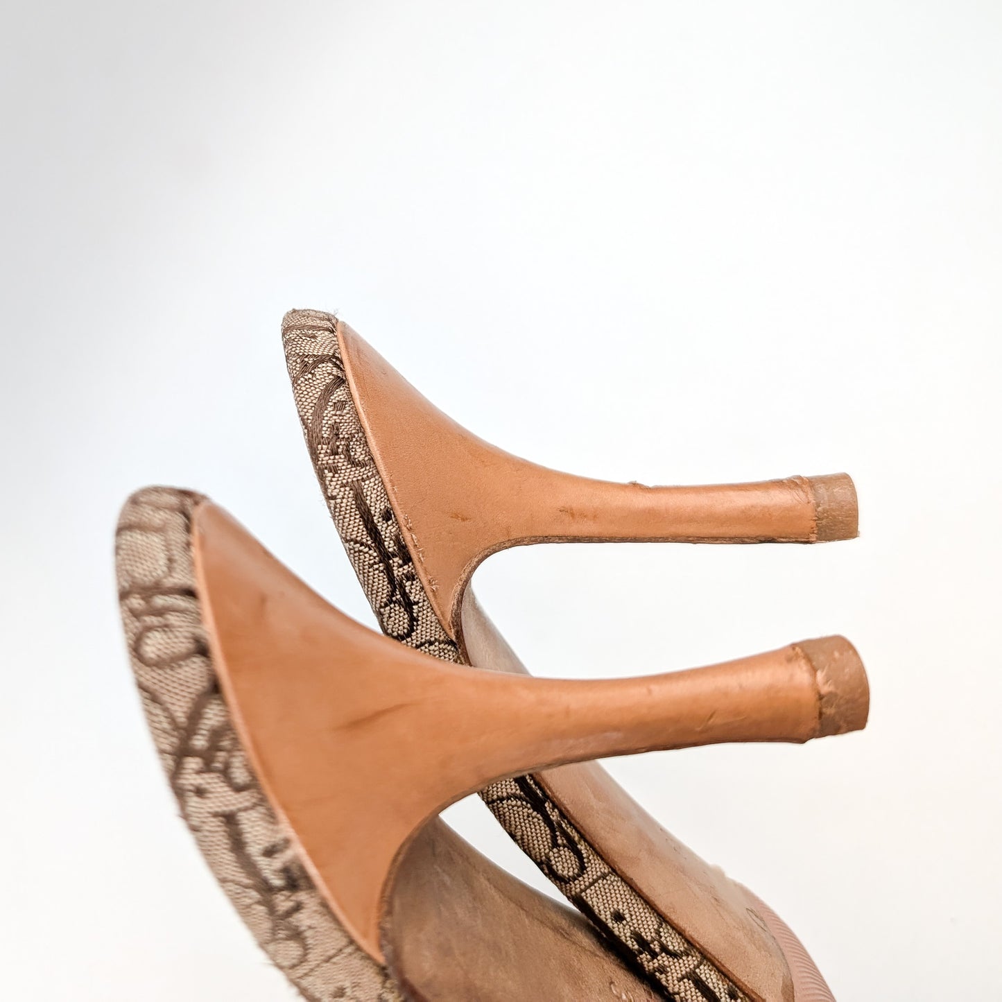 Mules monogramme ornées de pièces Dior par Galliano - EU39|UK6|US8