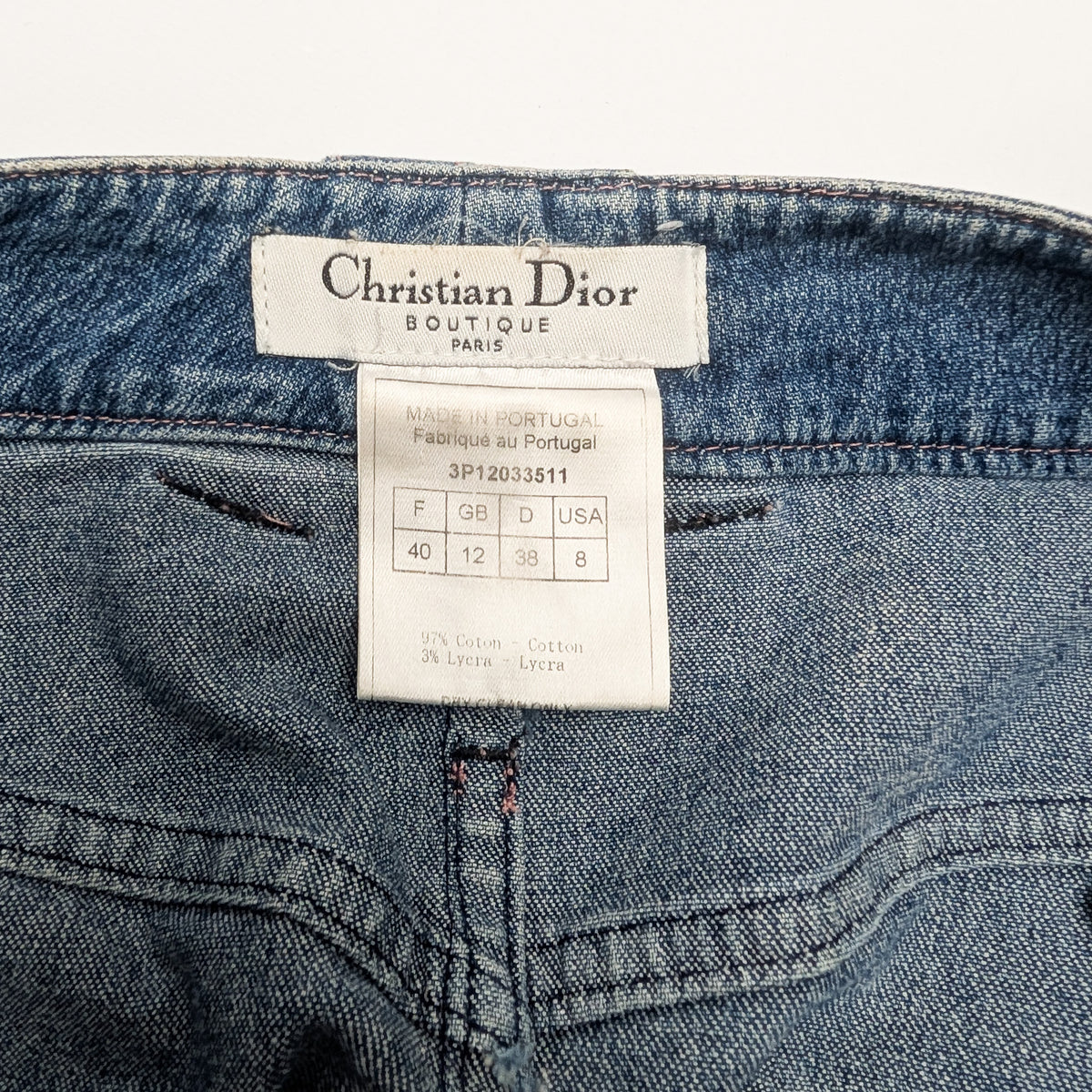 Mini-jupe en jeans avec surpiqures roses Dior par Galliano - M