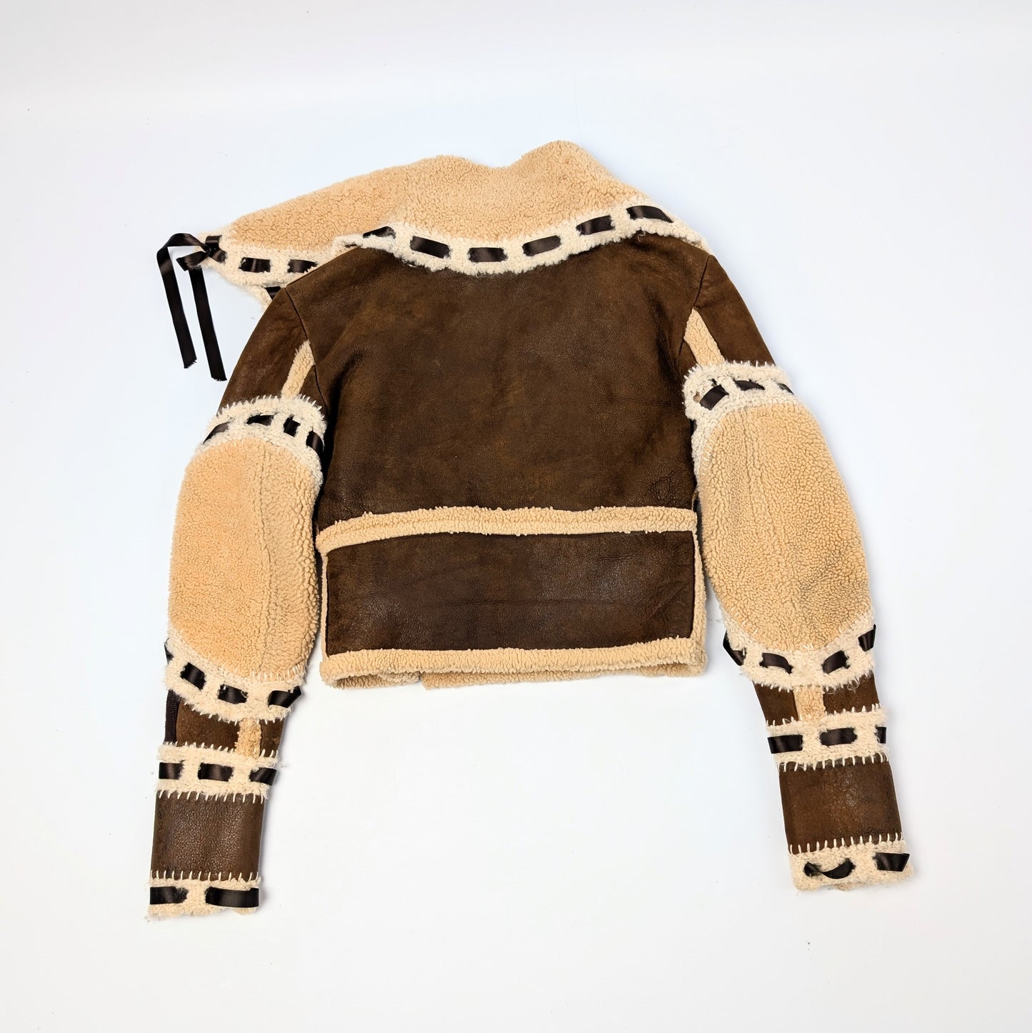 Veste crop shearling Dior par Galliano