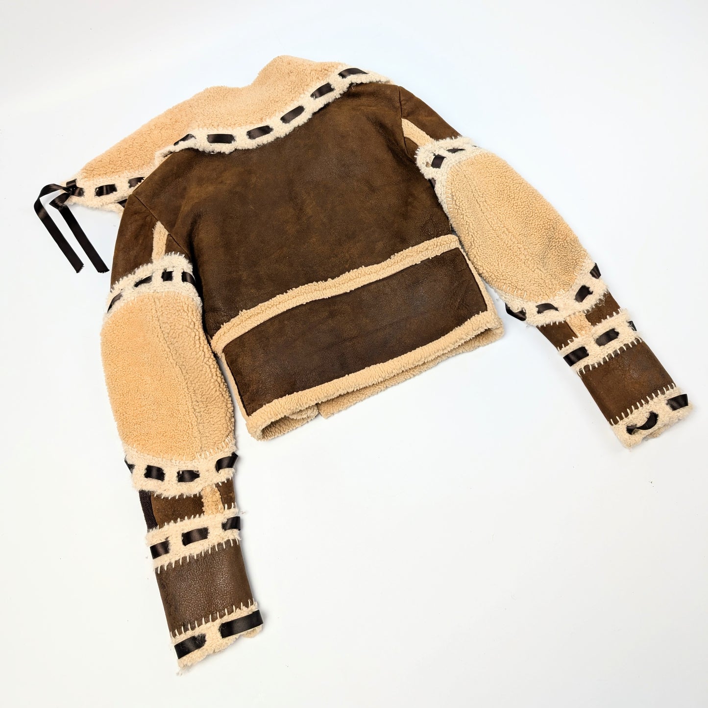 Veste crop shearling Dior par Galliano