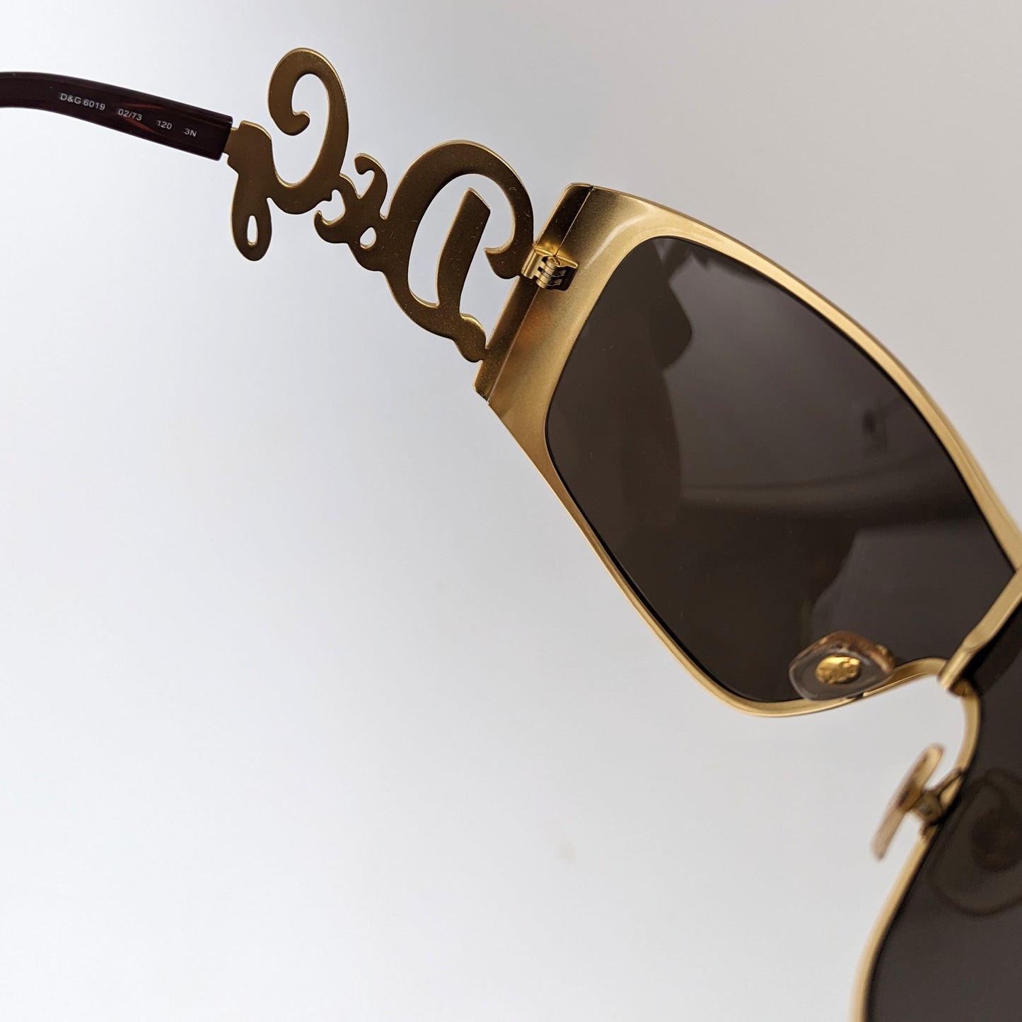 Lunettes de Soleil vintage doré initiale Dolce & Gabbana