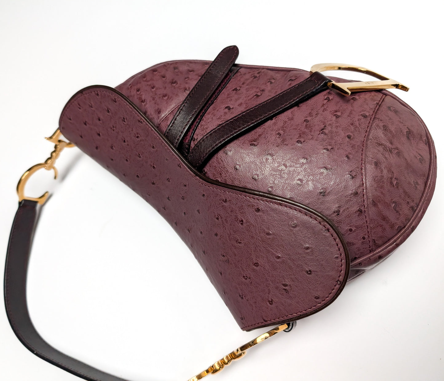 Sac Saddle violet en cuir d'autruche Dior par Galliano - F/W 2000