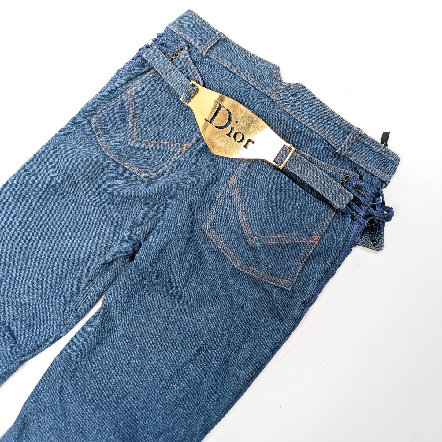 Pantalon Dior by Galliano en denim orné d'une plaque