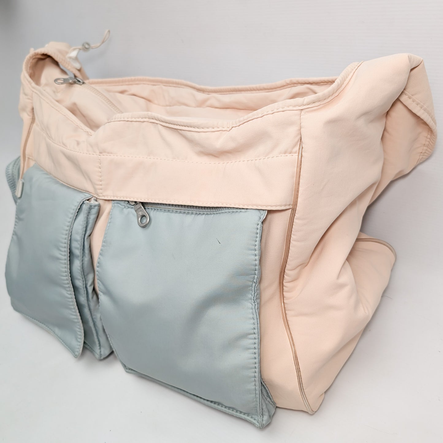 Sac à bandoulière et guêtre Chanel 2001