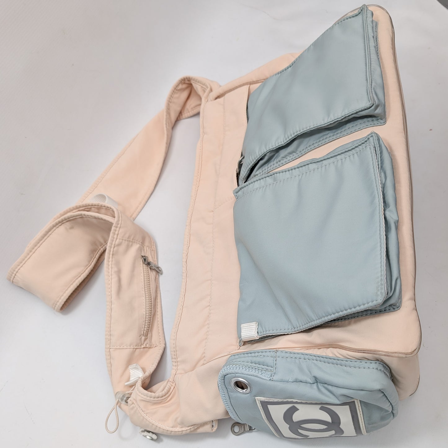 Sac à bandoulière et guêtre Chanel 2001