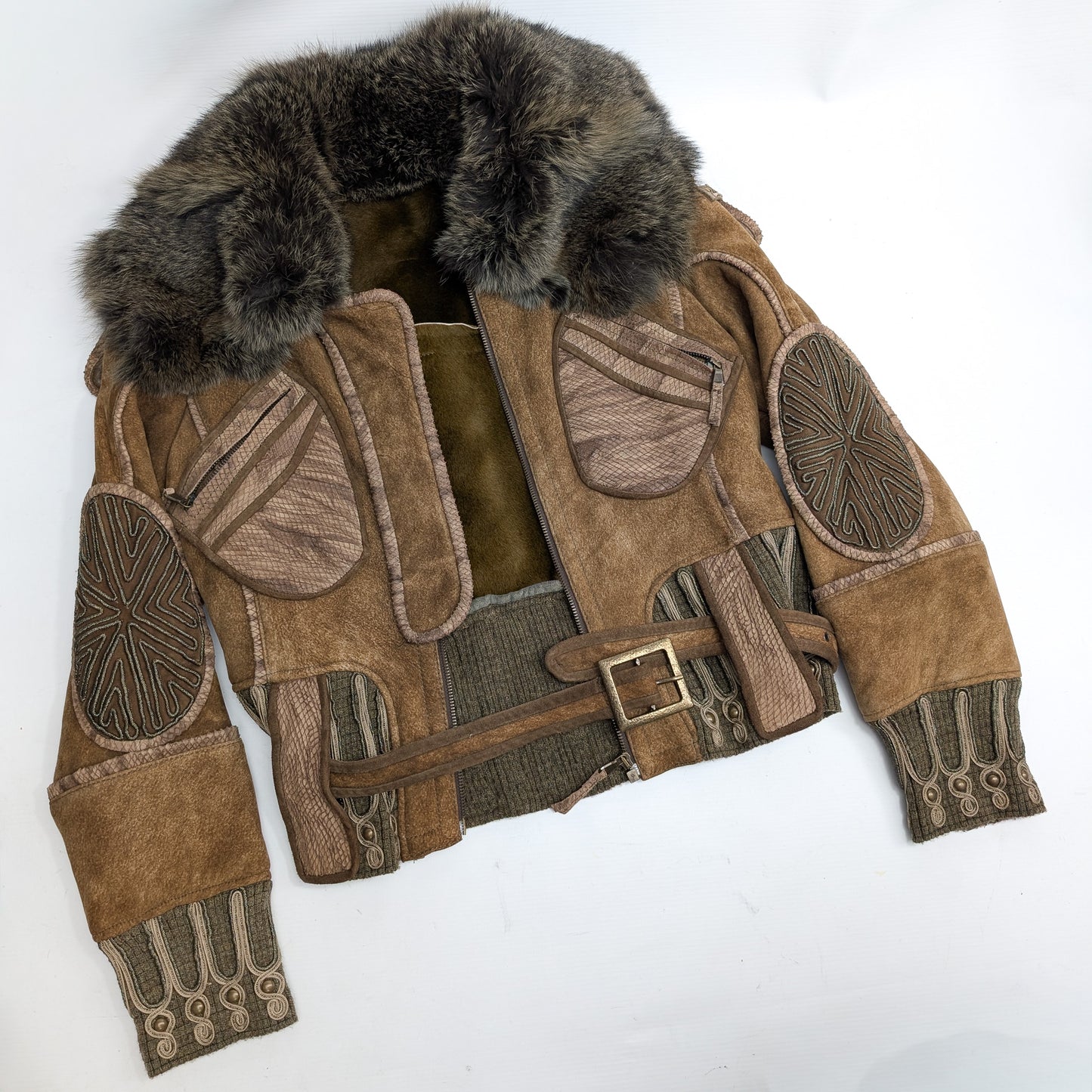 Veste ornée de fourrure