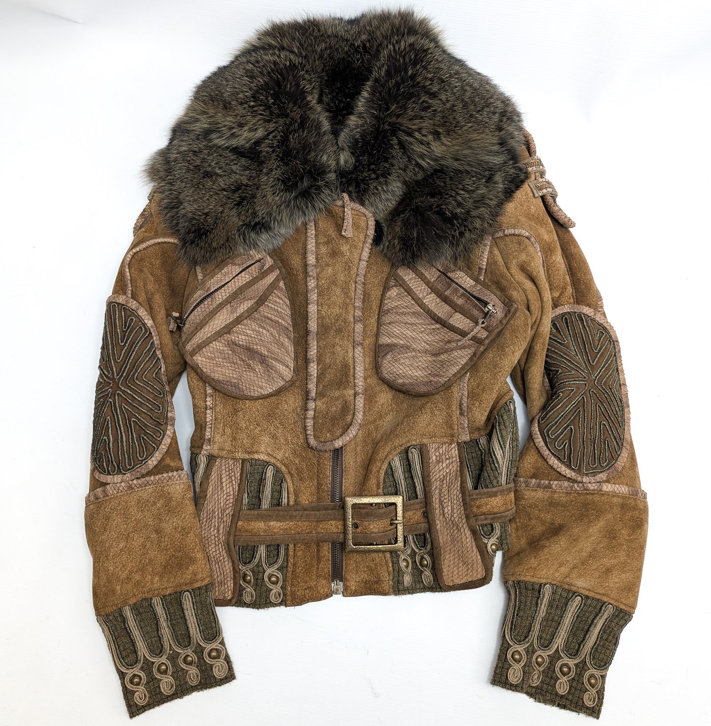 Veste ornée de fourrure