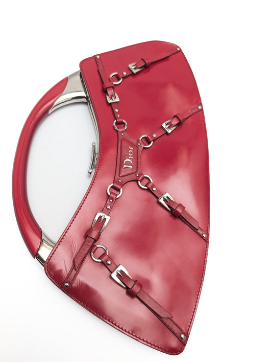 Sac à main Dior Bondage rouge par Galliano - A/W 2003