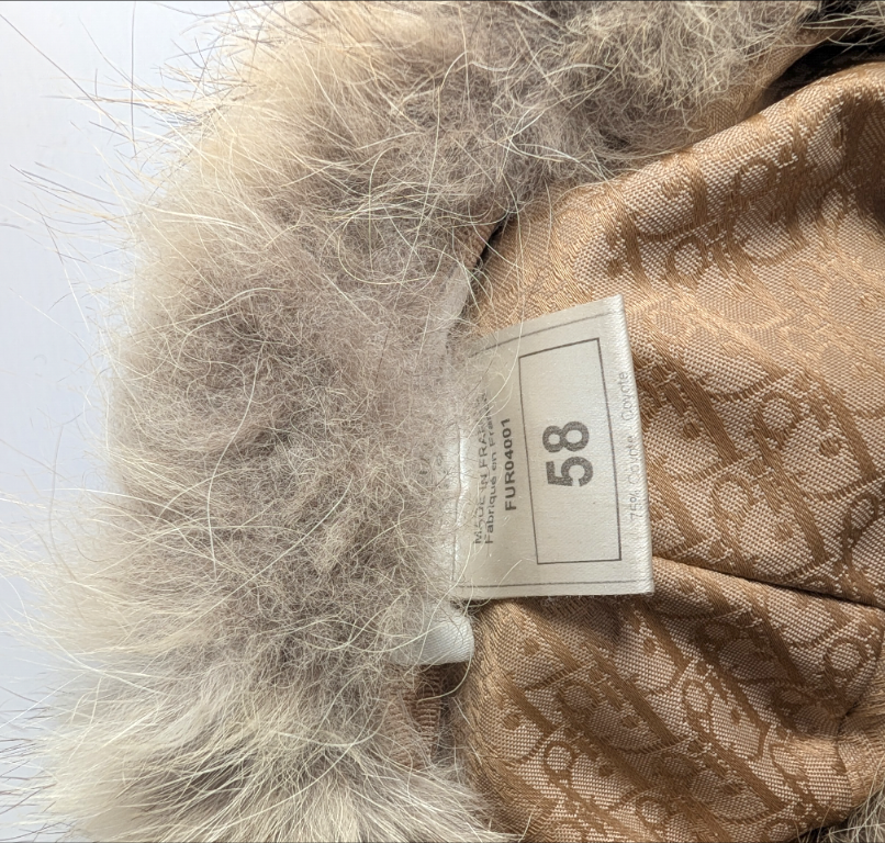 Chapeau fourrure Dior par Galliano - F/W 2002