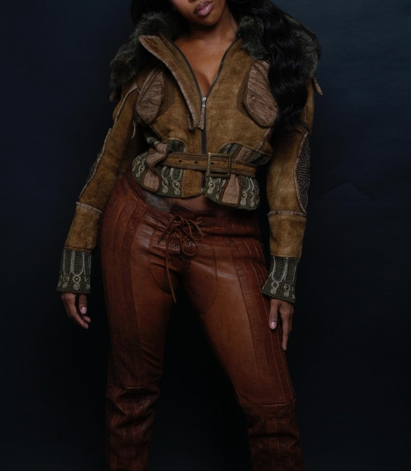 Veste ornée de fourrure