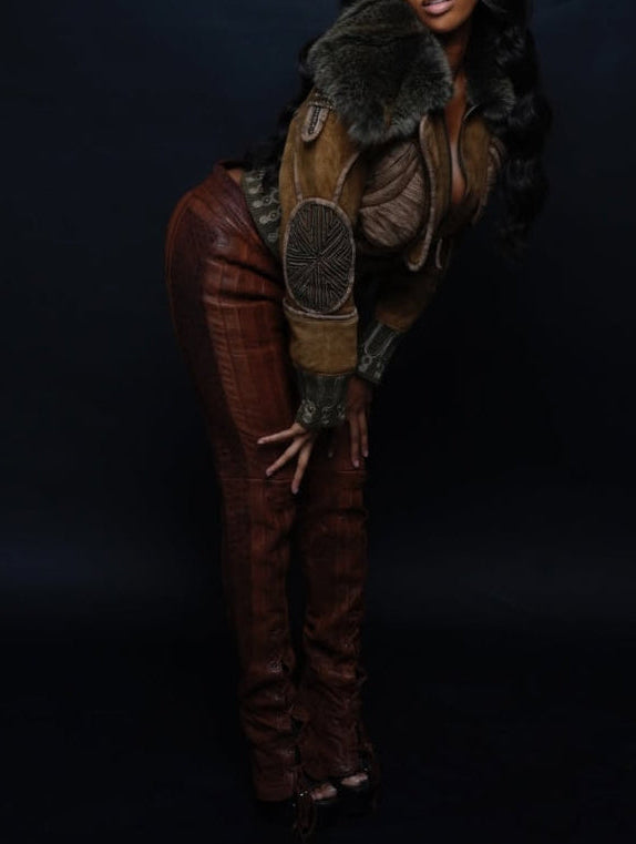 Veste ornée de fourrure