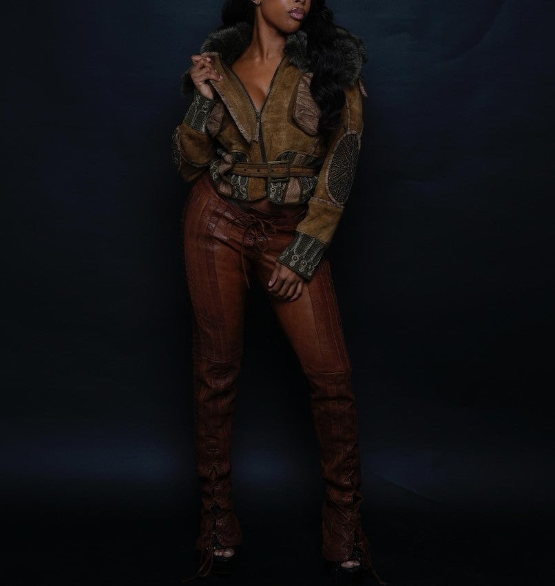 Veste ornée de fourrure