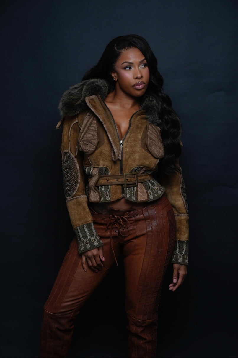 Veste ornée de fourrure