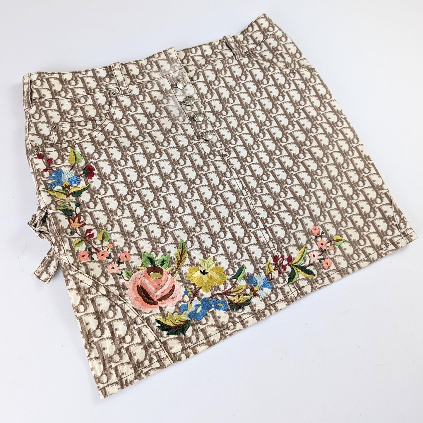 Embroidered trotter monogram set