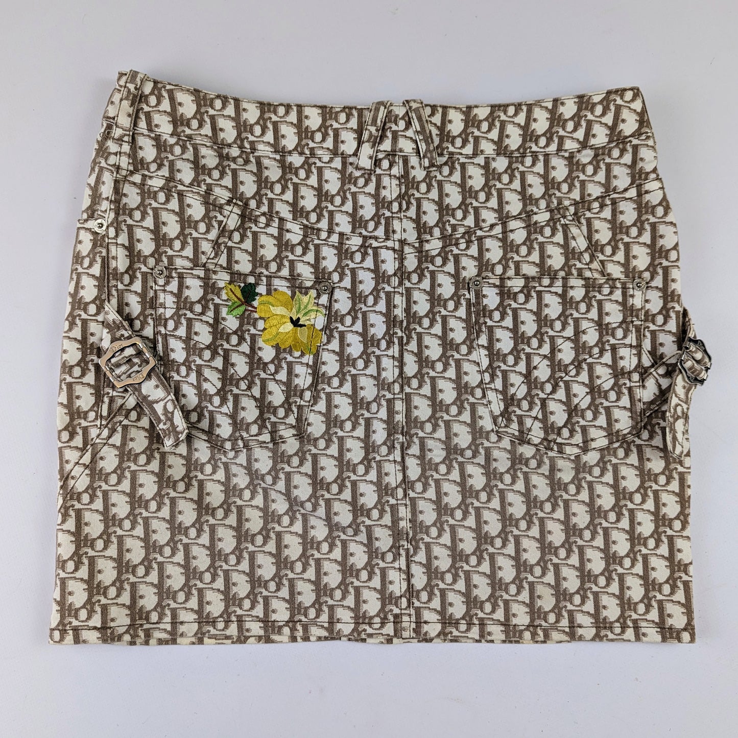Embroidered trotter monogram set