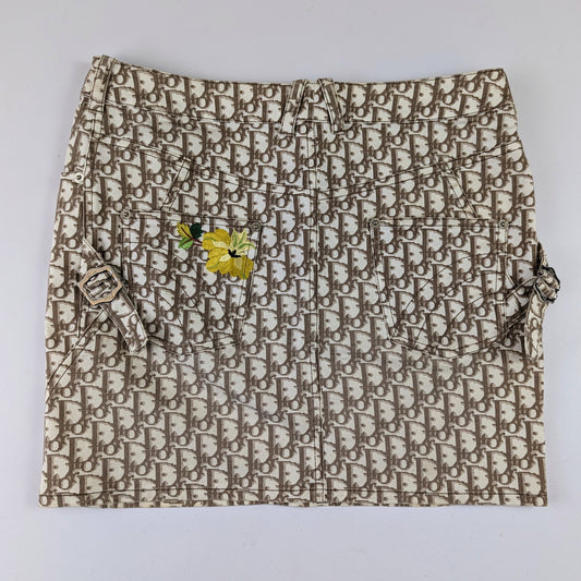 Embroidered trotter monogram set