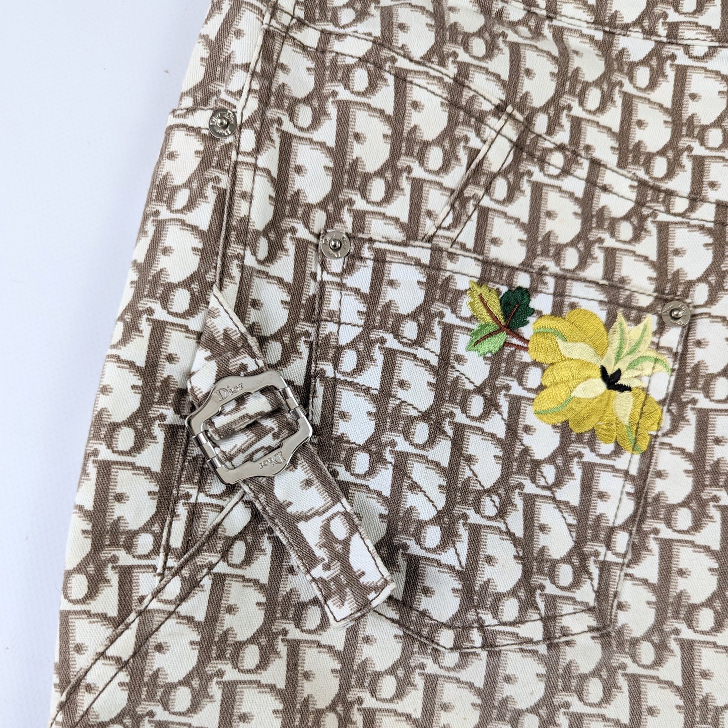 Embroidered trotter monogram set