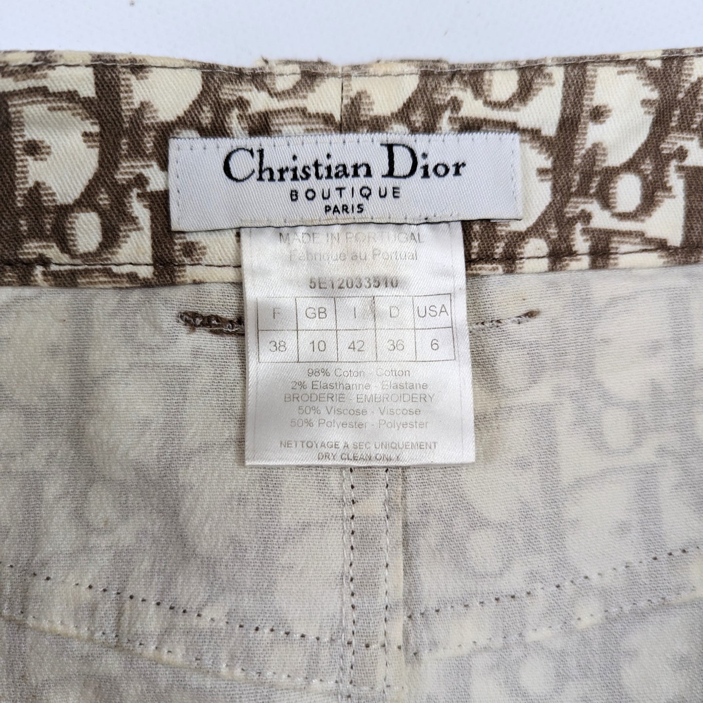 Embroidered trotter monogram set